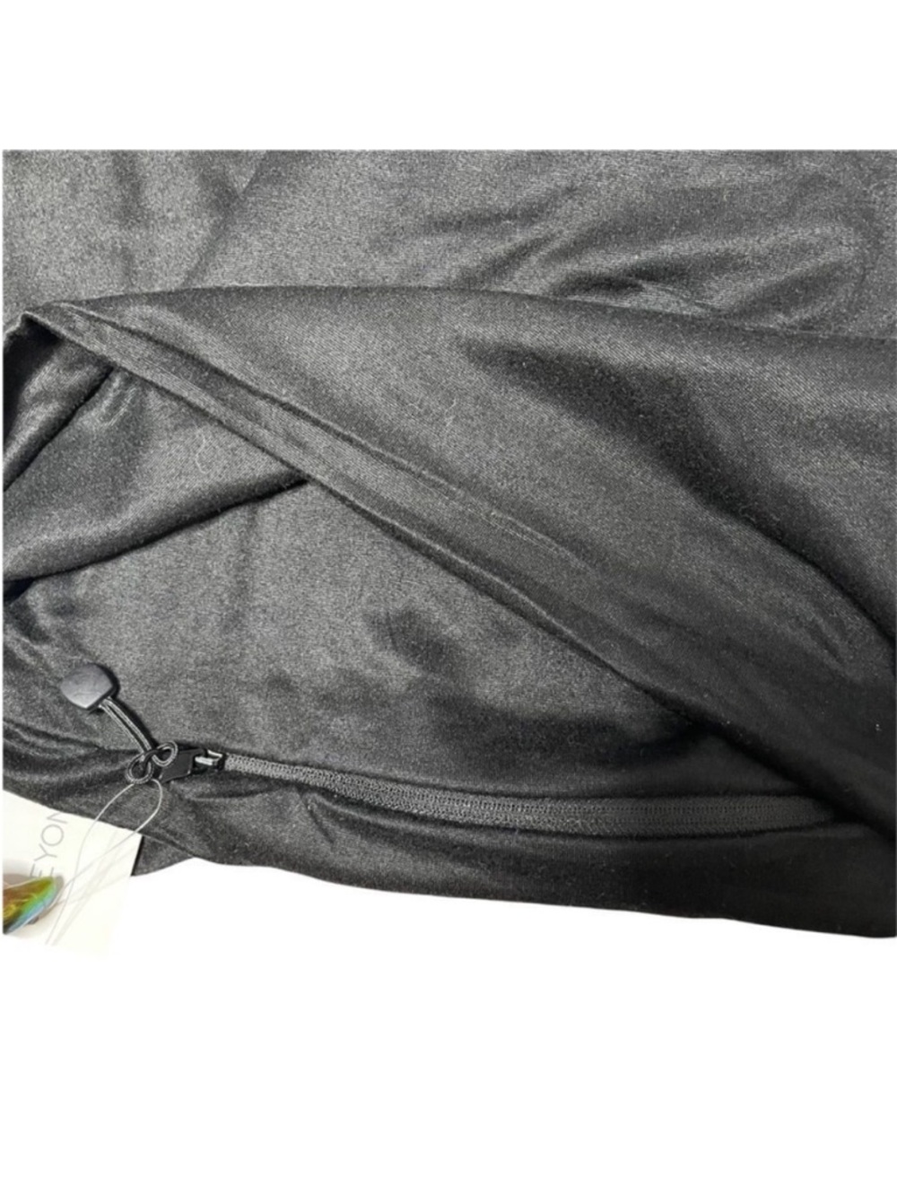 New w/tags Beyond Yoga NWT hidden zipper pocket infinity scarf wrap Black OS - Picture 6 of 6
